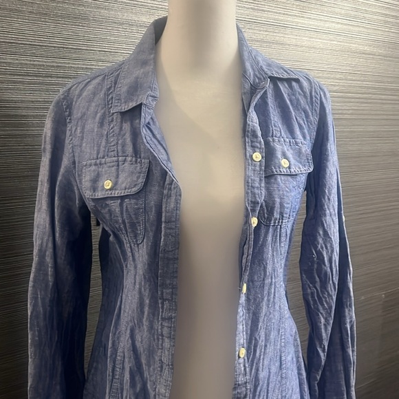 Women’s Banana Republic blue button down - Picture 2 of 3
